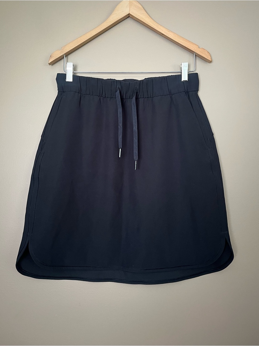 {Lululemon} On The Fly Skirt Woven in Black - Womens 8